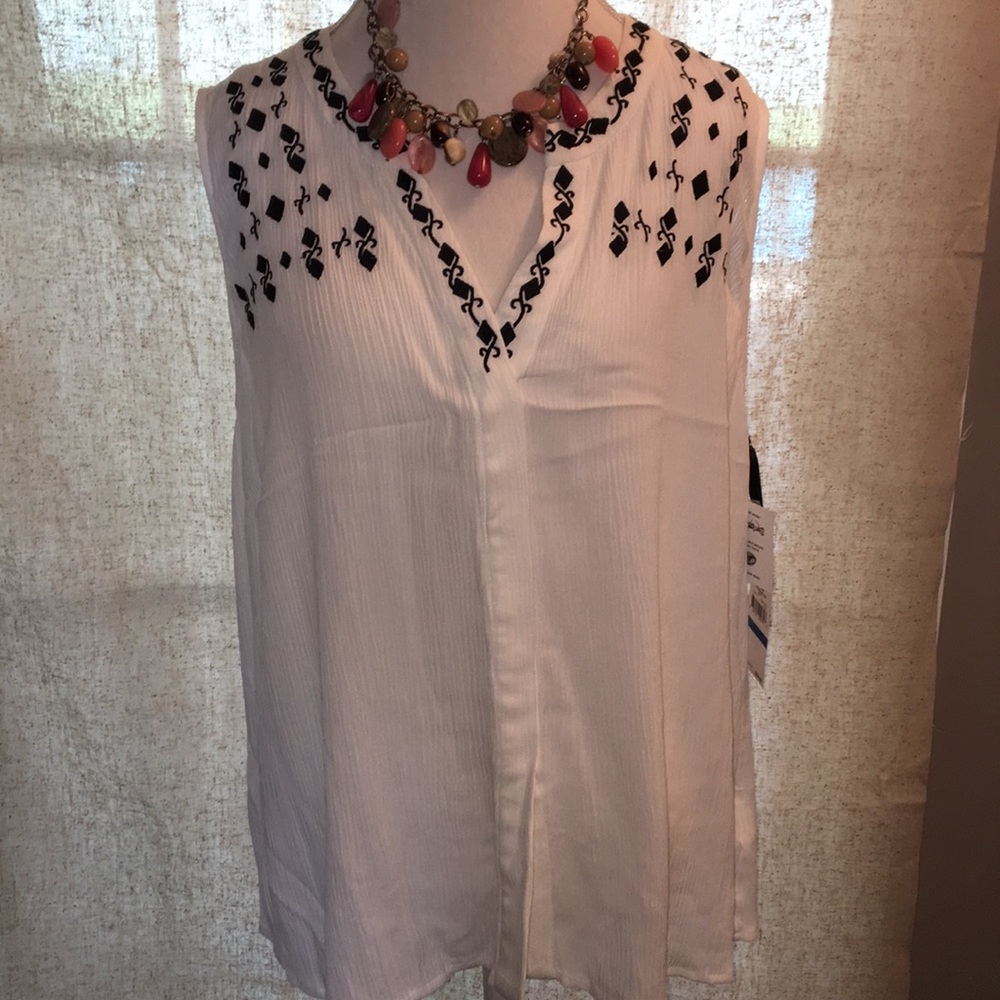 Skye’s the Limit top. XL. New with tags!